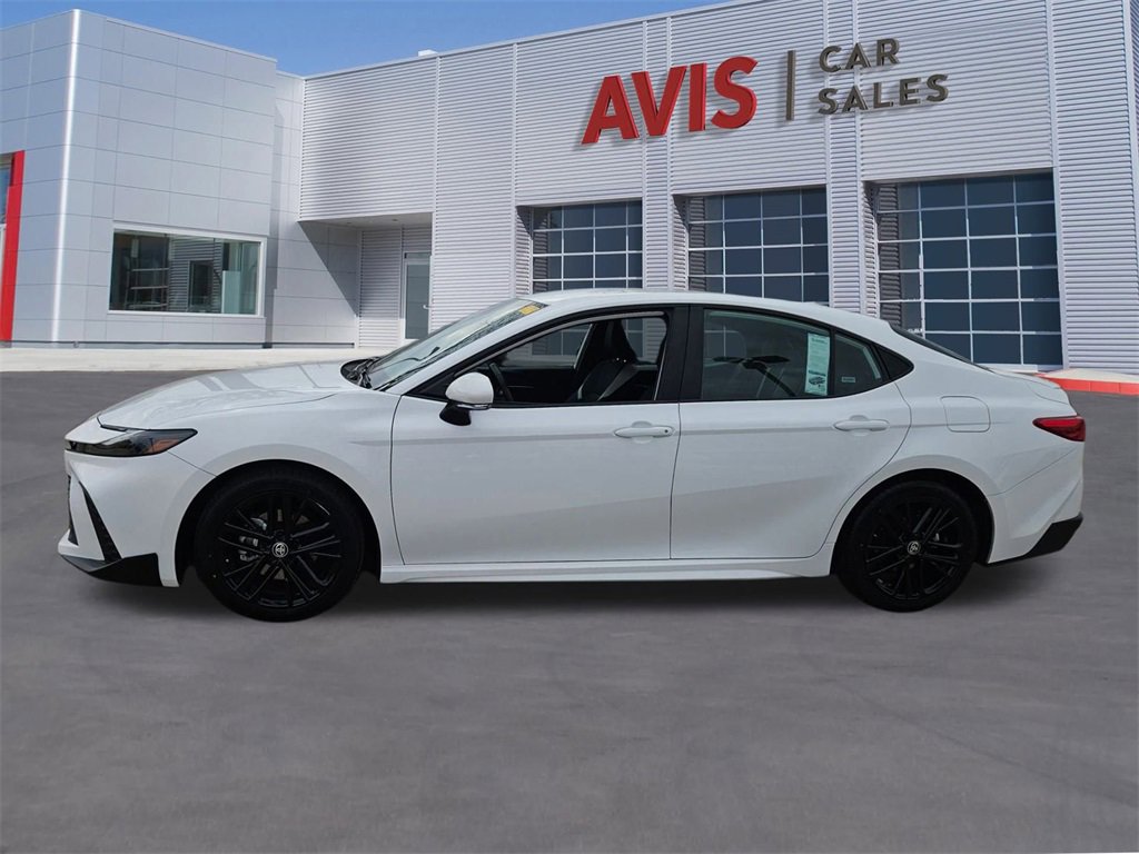 Used 2025 Toyota Camry SE image 2