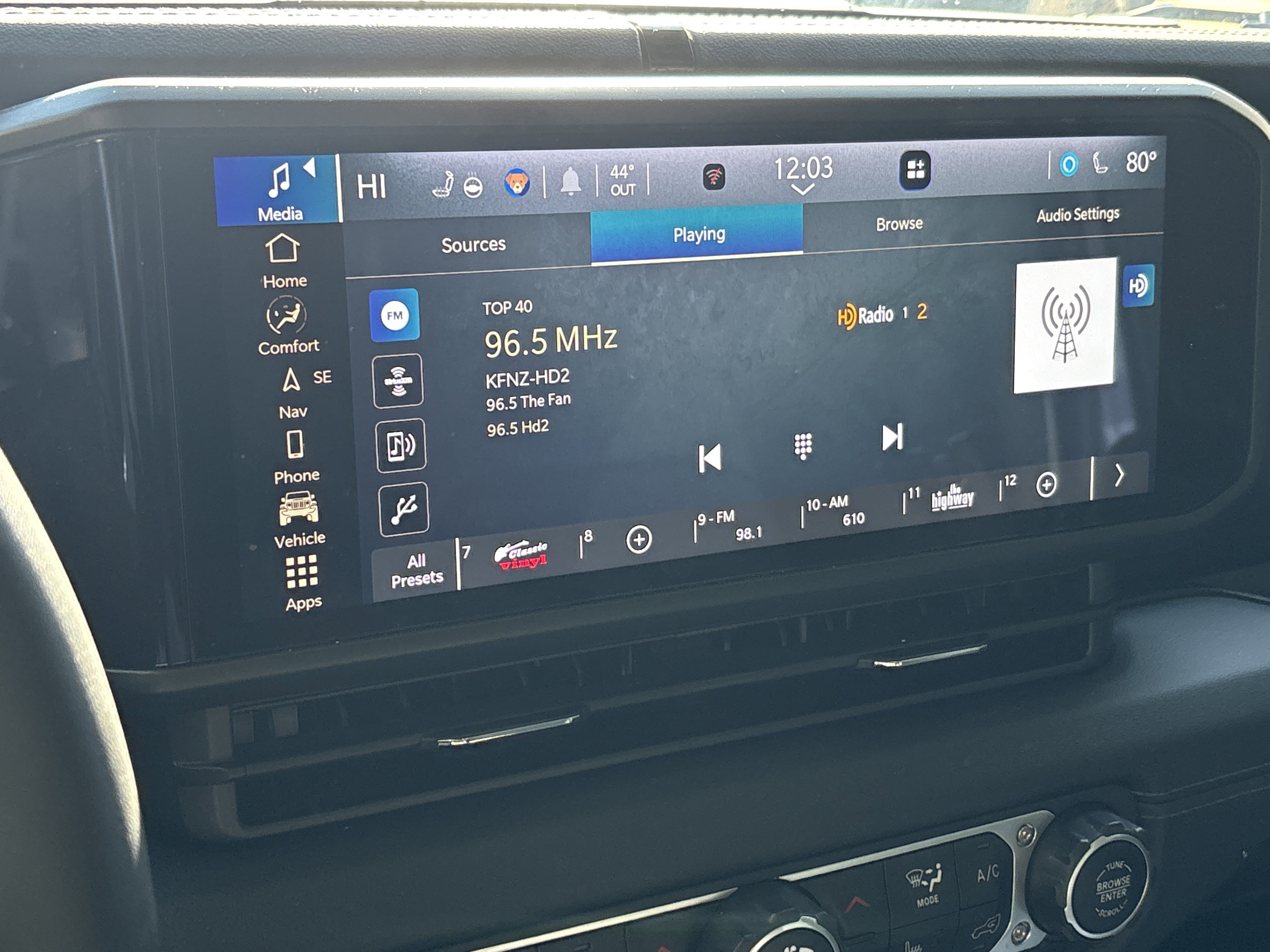 Used 2024 Jeep Wrangler Unlimited Sahara w/ Technology Group image 23