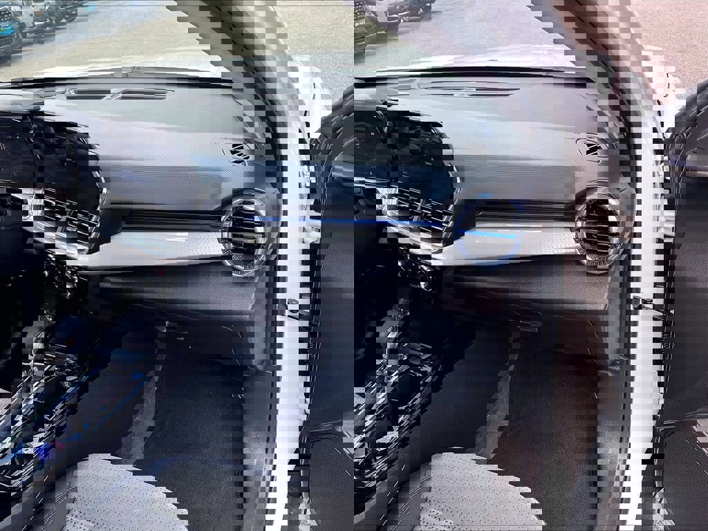 Used 2025 Chevrolet Trax LT w/ LT Convenience Package FWD image 12