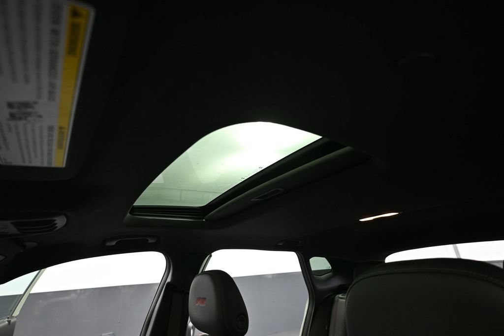 Used 2024 Chevrolet Trax RS w/ Sunroof Package FWD image 19