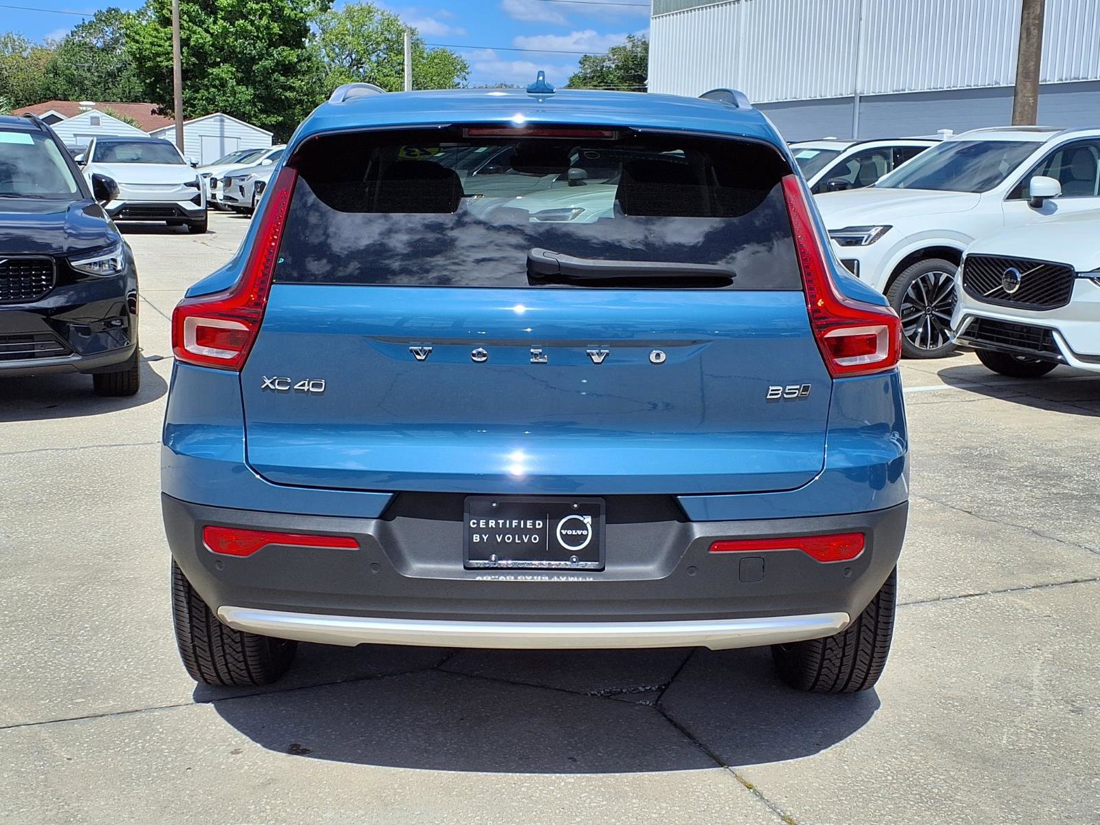 Certified 2023 Volvo XC40 B5 Plus AWD/4WD image 6
