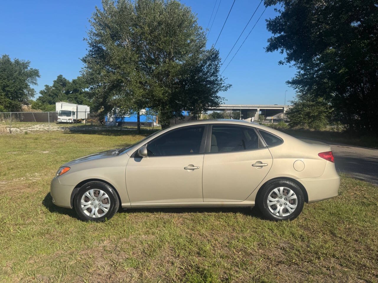 Used 2010 Hyundai Elantra GLS FWD image 5
