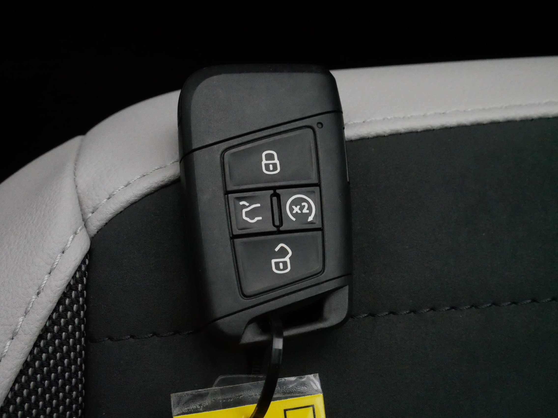 Certified 2025 Volkswagen Taos SE image 28