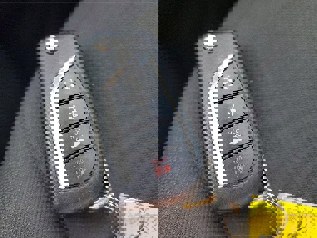 Used 2022 Toyota Corolla LE image 30