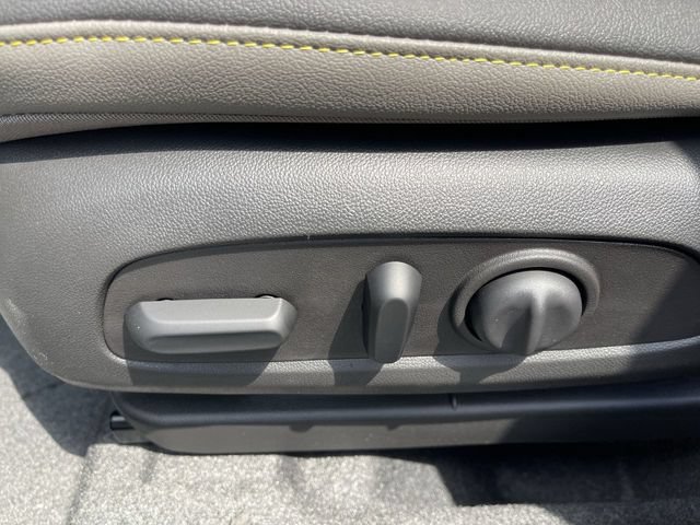 New 2026 Chevrolet Trax ACTIV w/ Sunroof Package FWD image 12