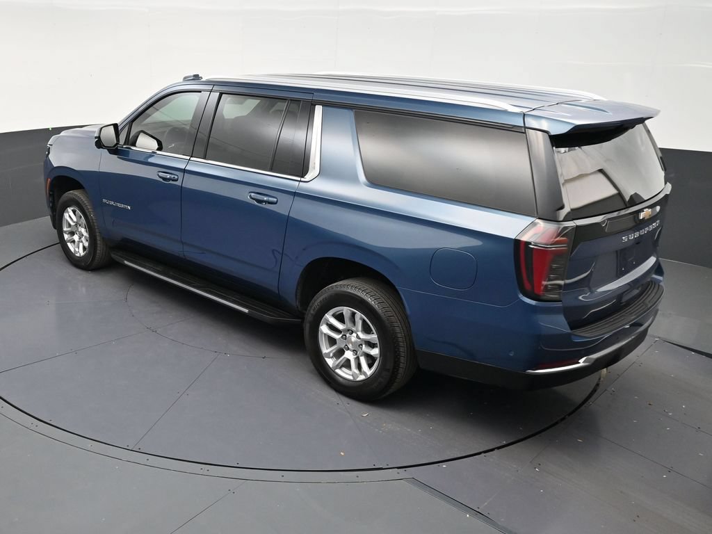 Used 2025 Chevrolet Suburban LS RWD image 16