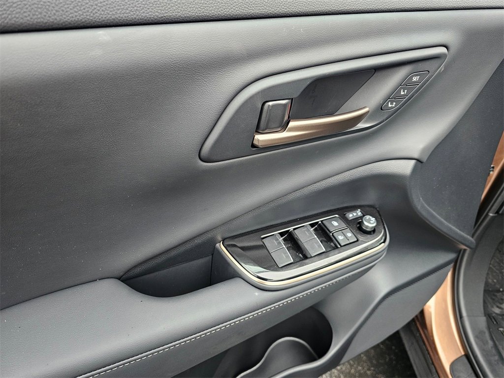 Used 2025 Toyota Crown Signia w/ Advanced Technology Package image 23