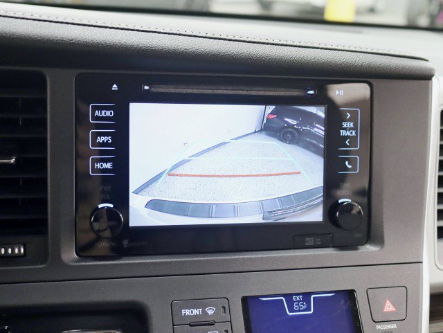 Used 2015 Toyota Sienna XLE w/ XLE Navigation Package image 19