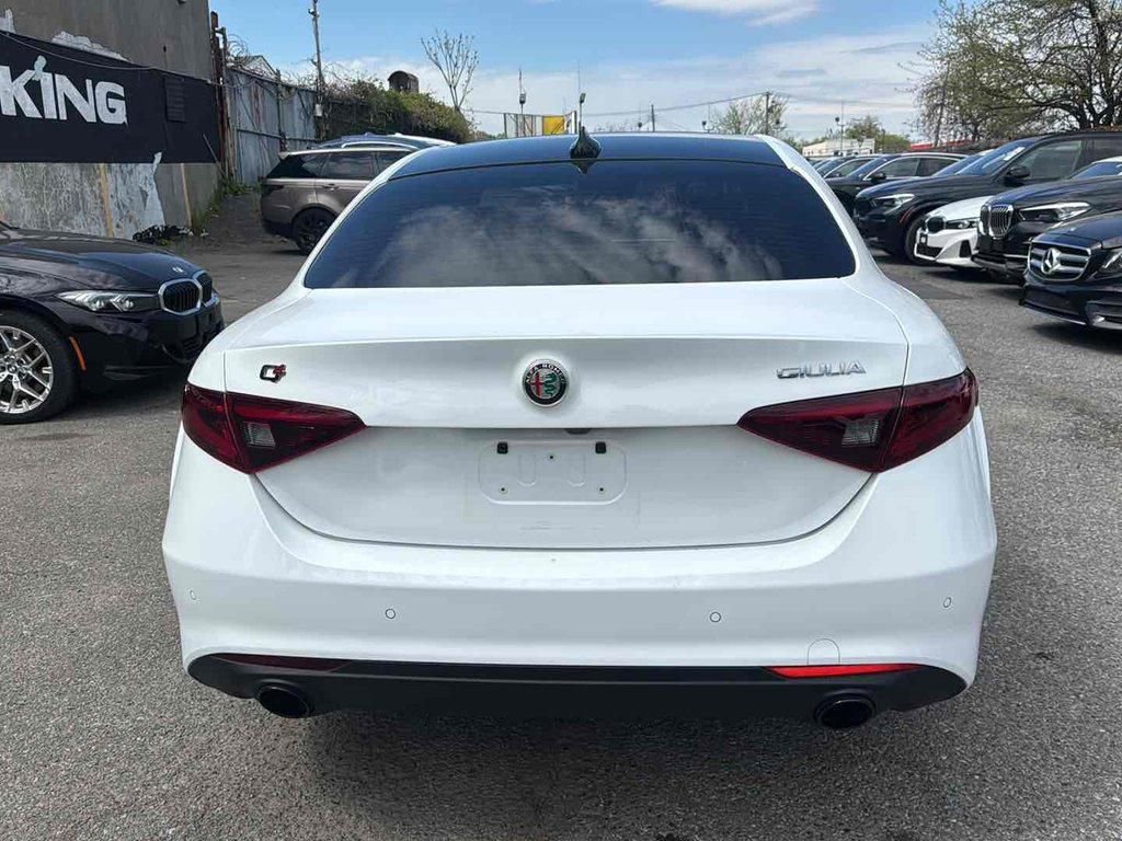Used 2022 Alfa Romeo Giulia Ti AWD/4WD image 5