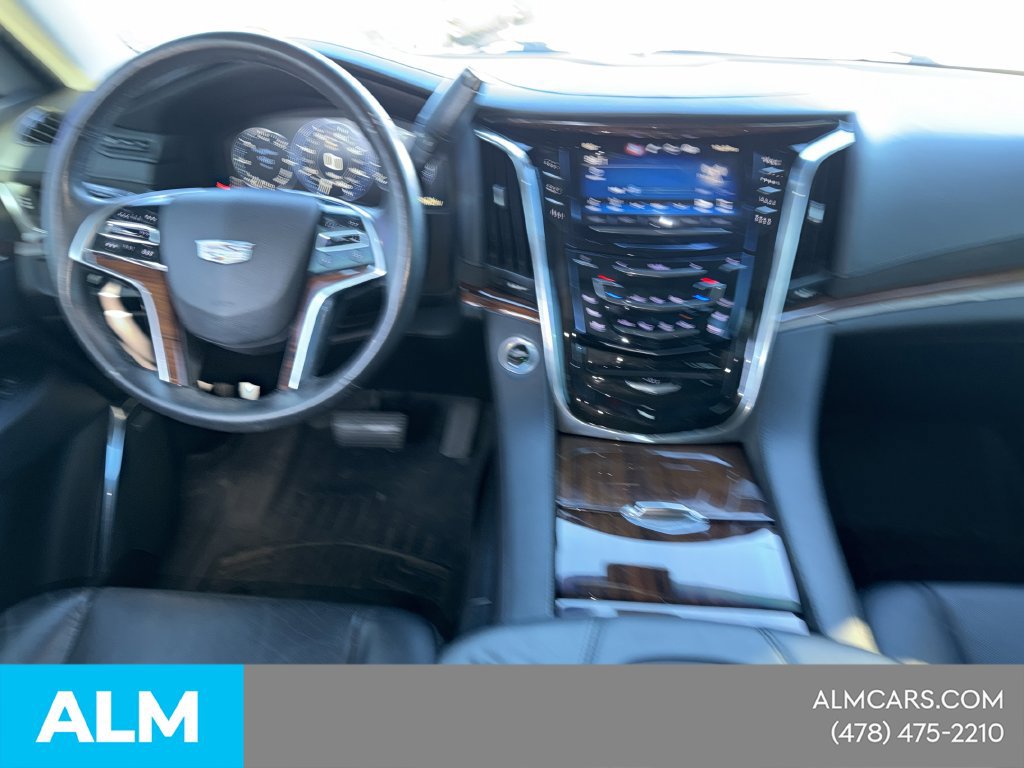 Used 2015 Cadillac Escalade Luxury RWD image 2