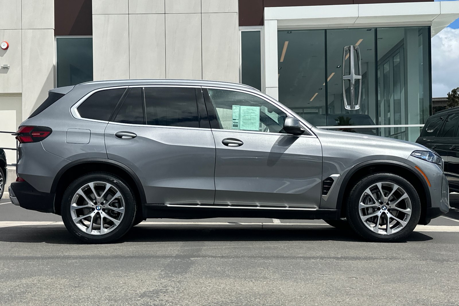 Used 2025 BMW X5 xDrive40i AWD/4WD image 2