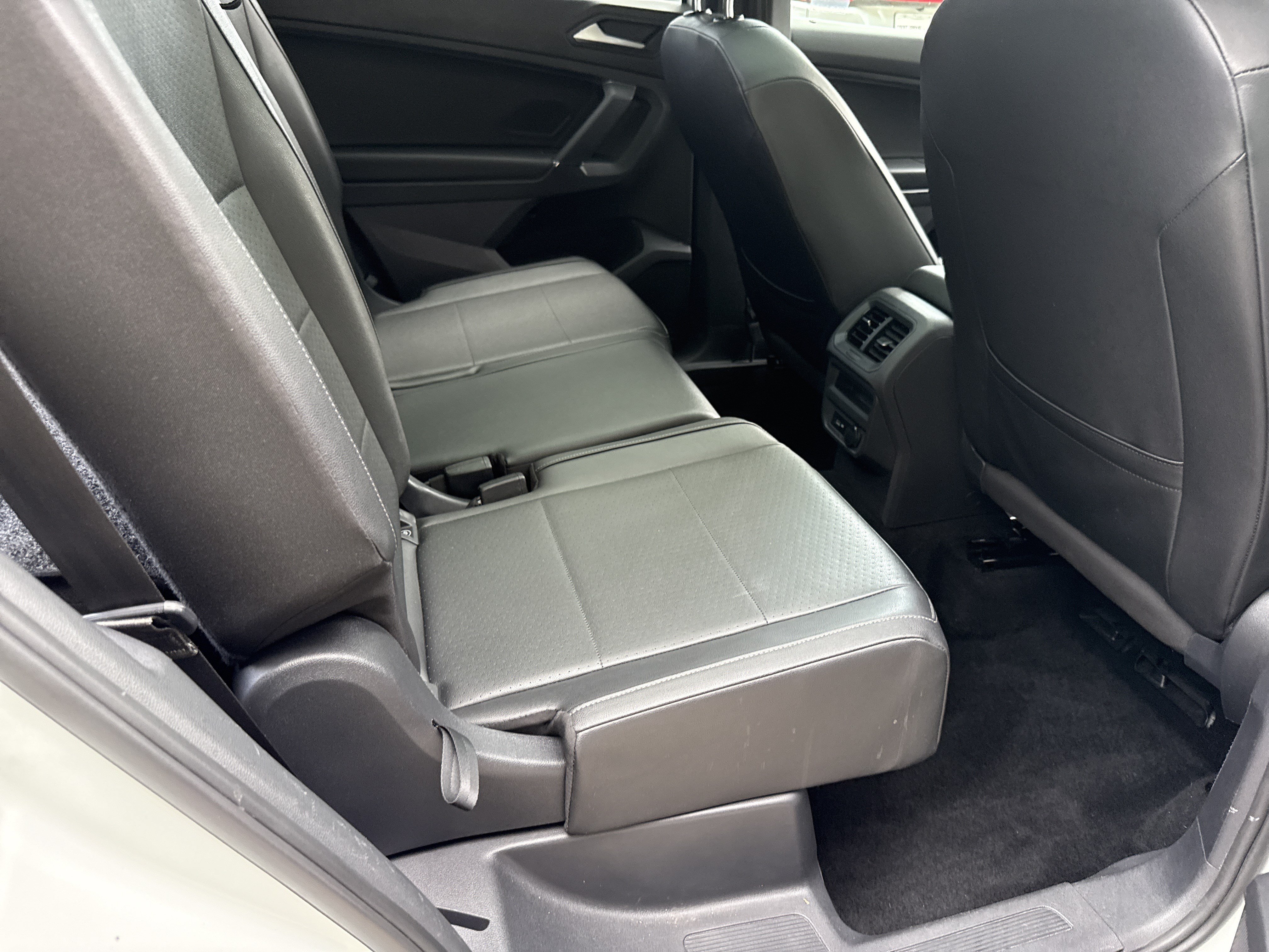 Used 2020 Volkswagen Tiguan SE R-Line FWD image 15