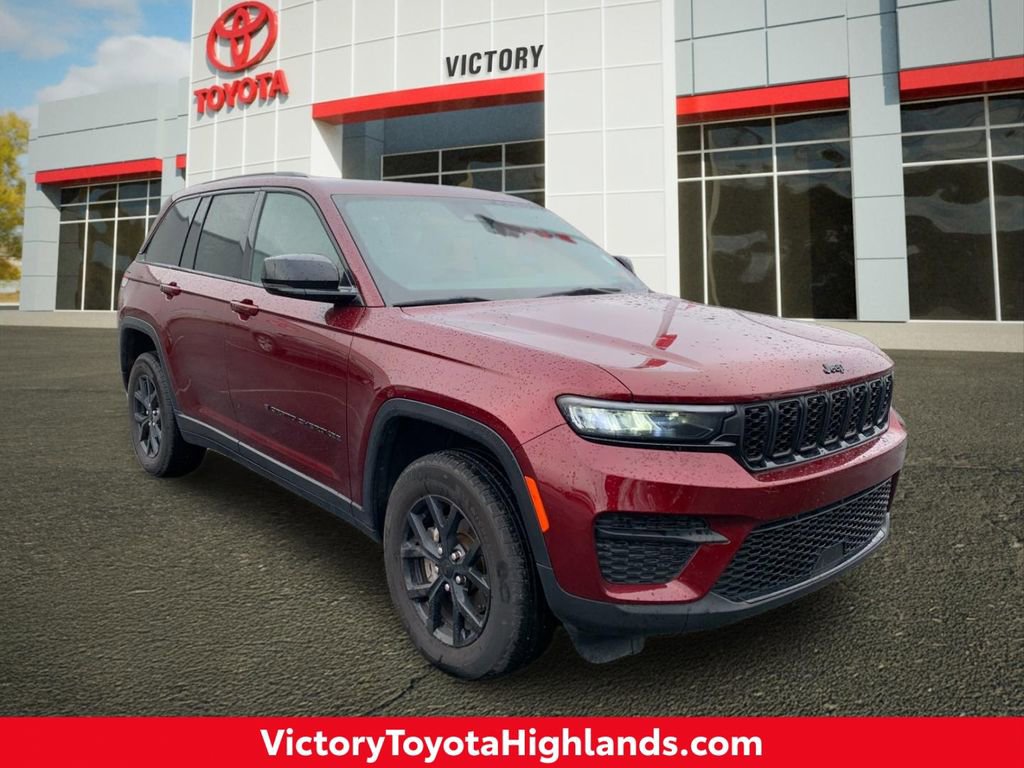 Used 2024 Jeep Grand Cherokee Altitude image 1