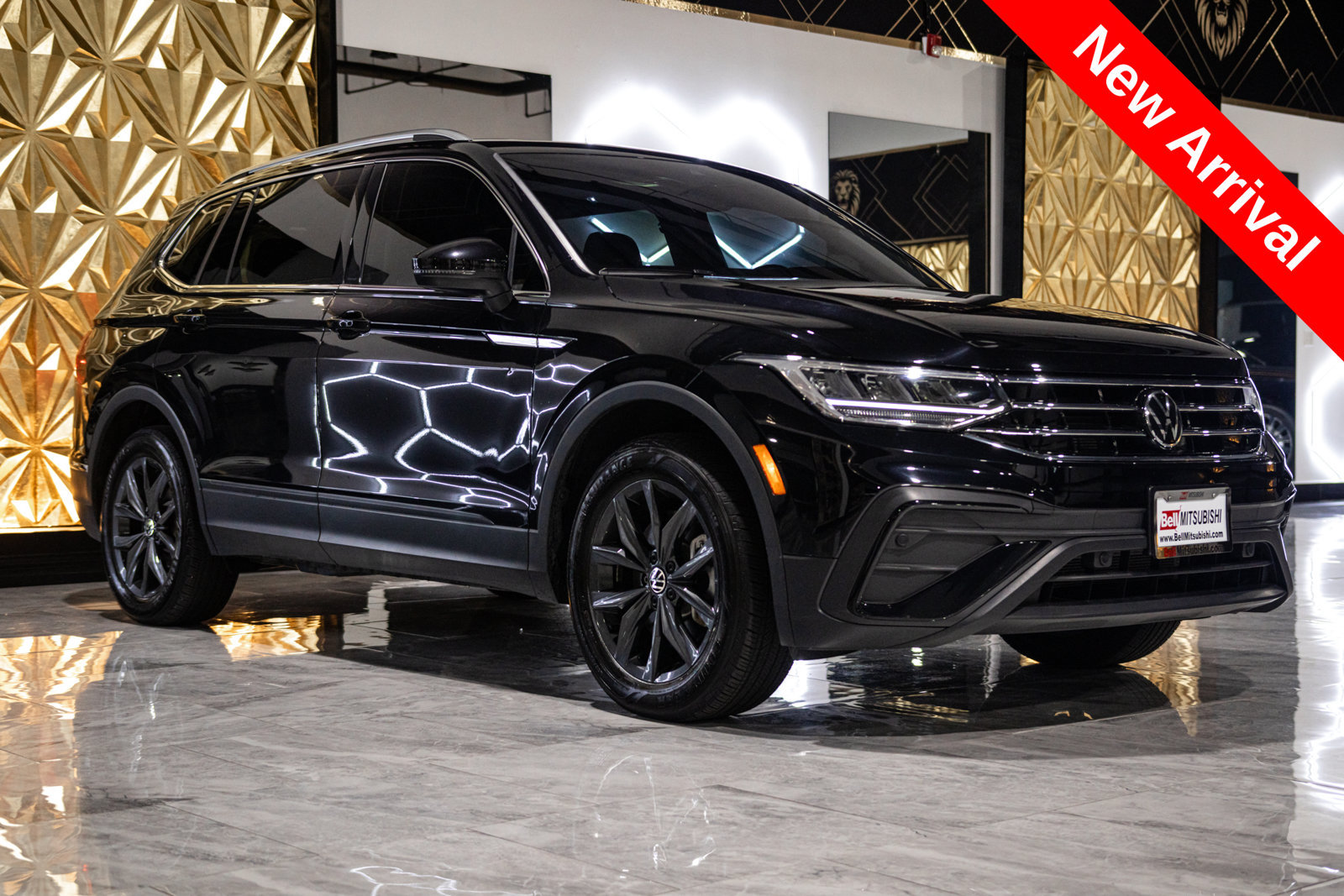 Used 2024 Volkswagen Tiguan SE AWD/4WD image 2
