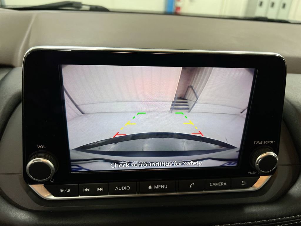 Used 2023 Nissan Rogue SV image 15