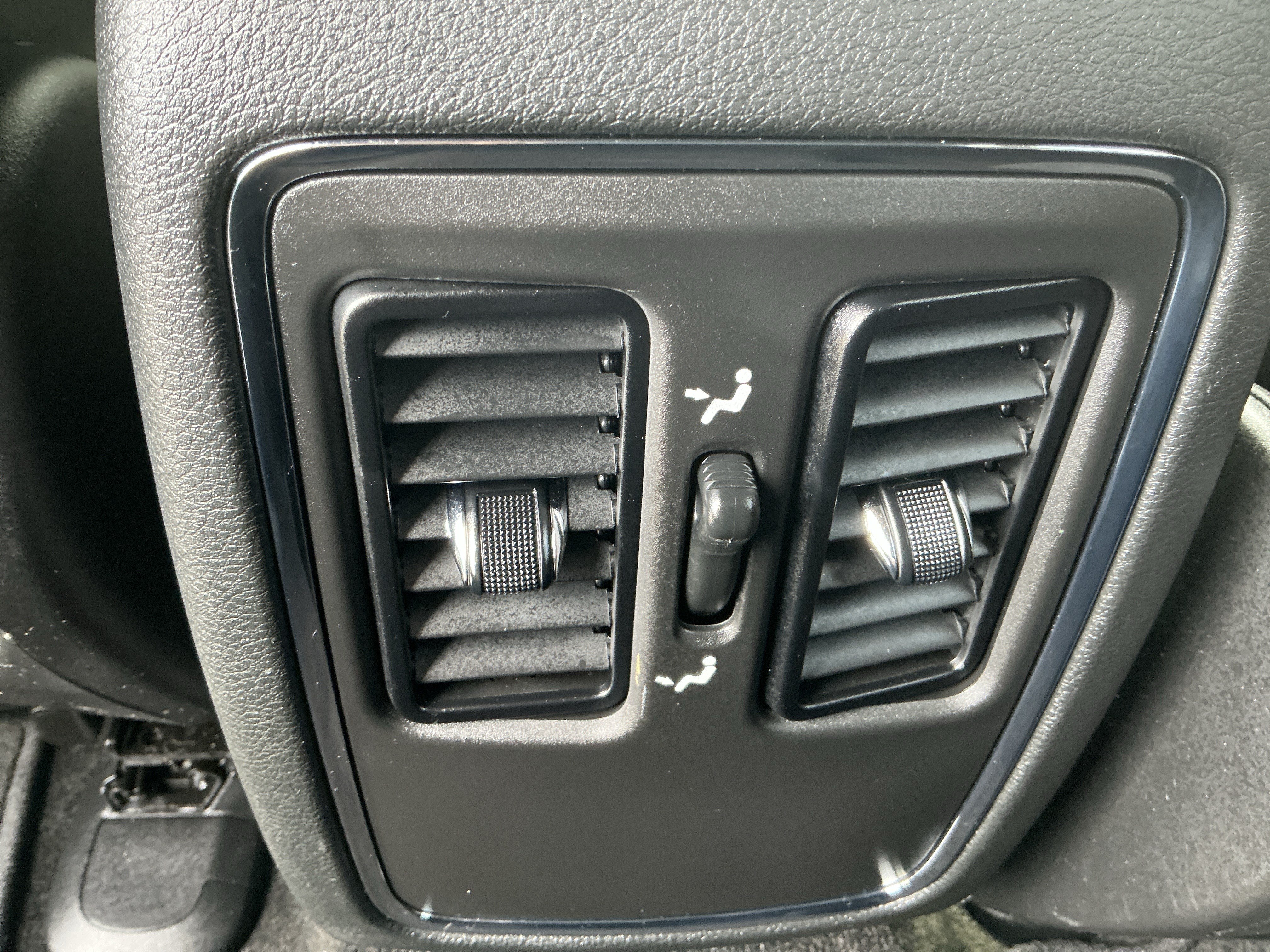 Used 2021 Jeep Grand Cherokee Laredo AWD/4WD image 12