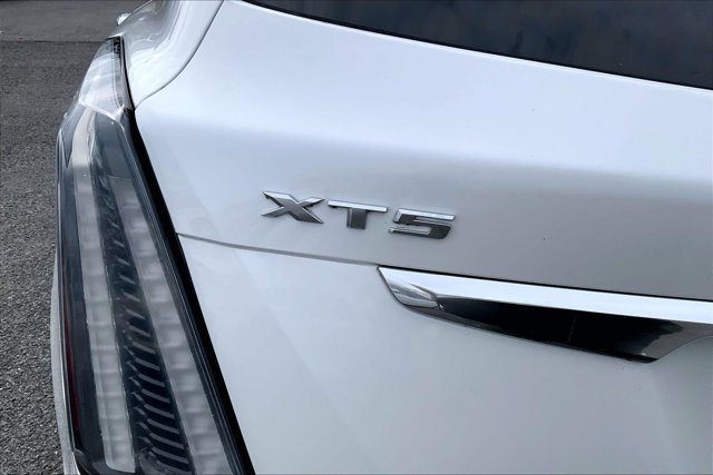 Used 2018 Cadillac XT5 Luxury w/ Driver Awareness Package AWD/4WD image 7