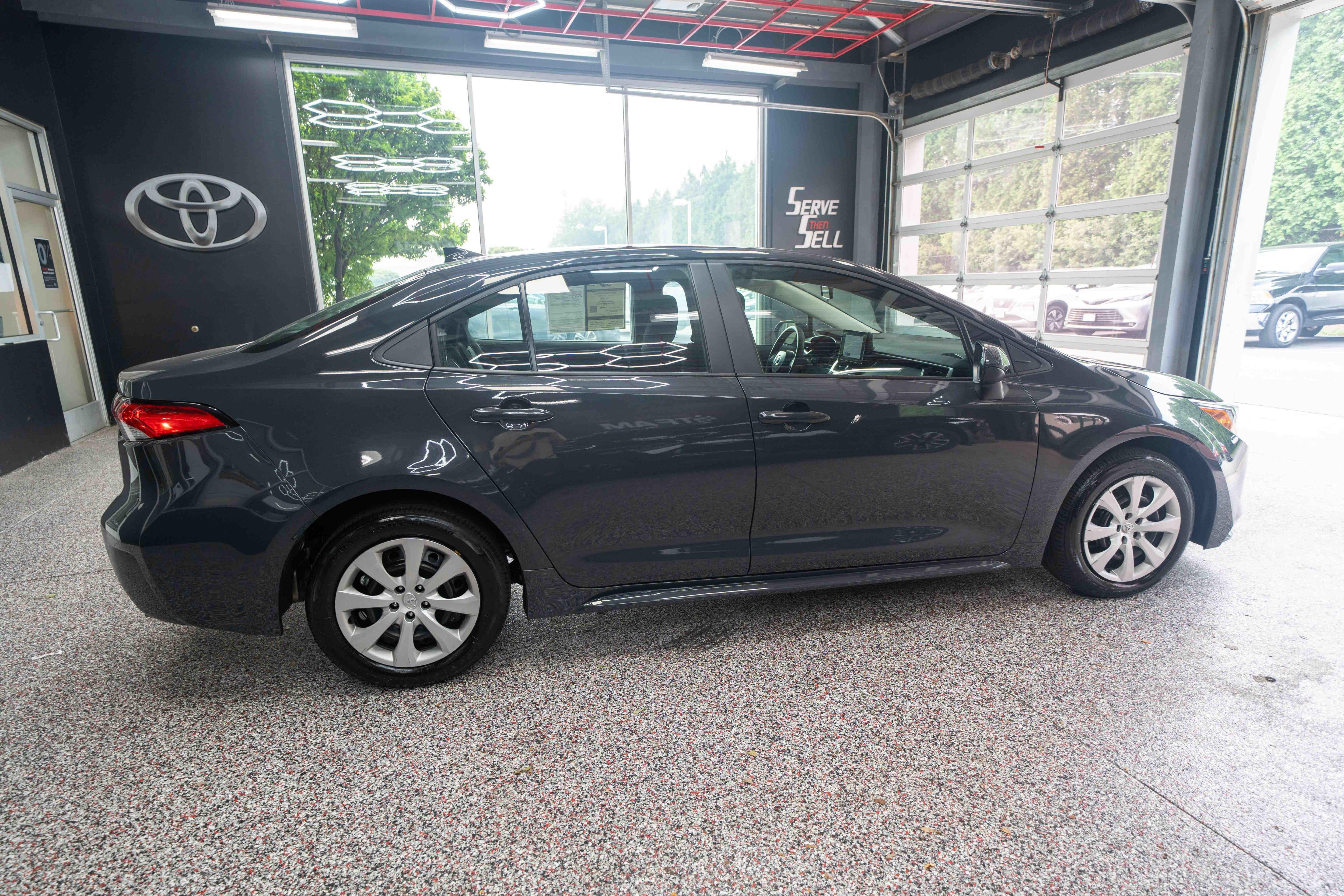 Used 2025 Toyota Corolla LE FWD image 4