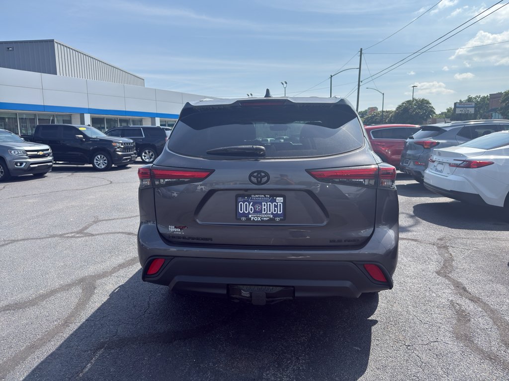 Used 2022 Toyota Highlander XLE AWD/4WD image 6