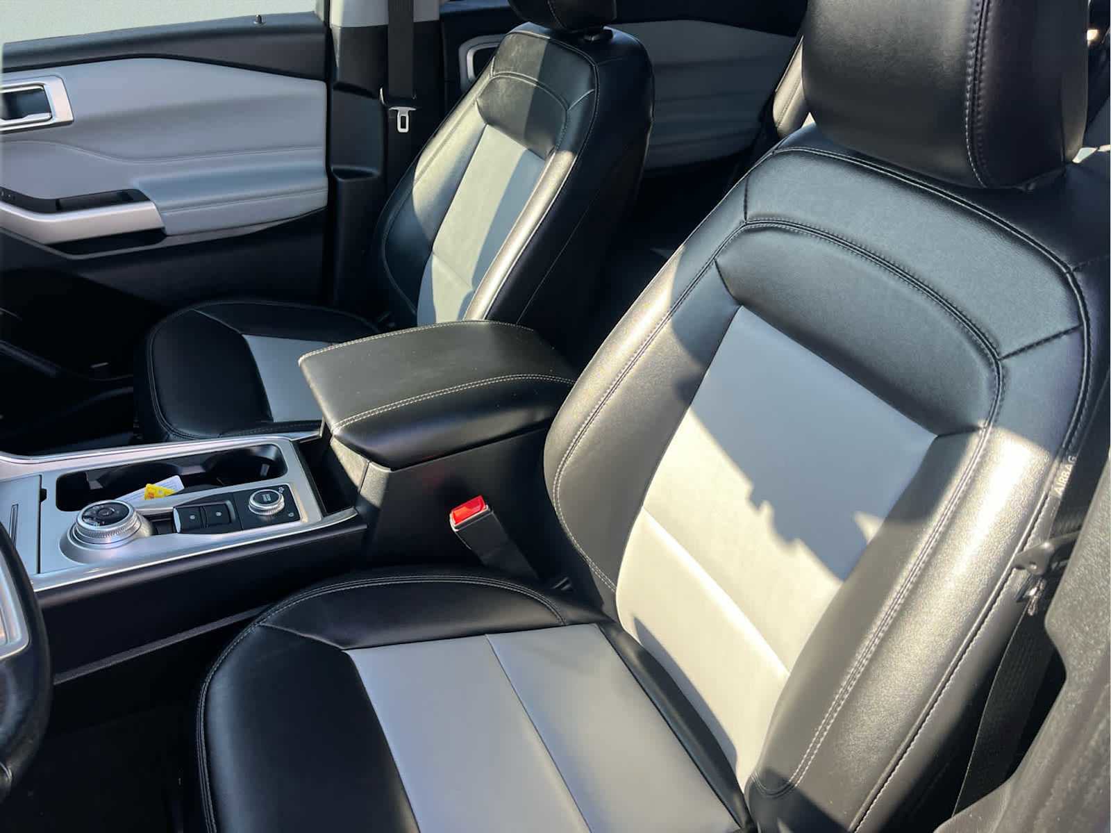 Used 2022 Ford Explorer XLT w/ Equipment Group 202A image 33