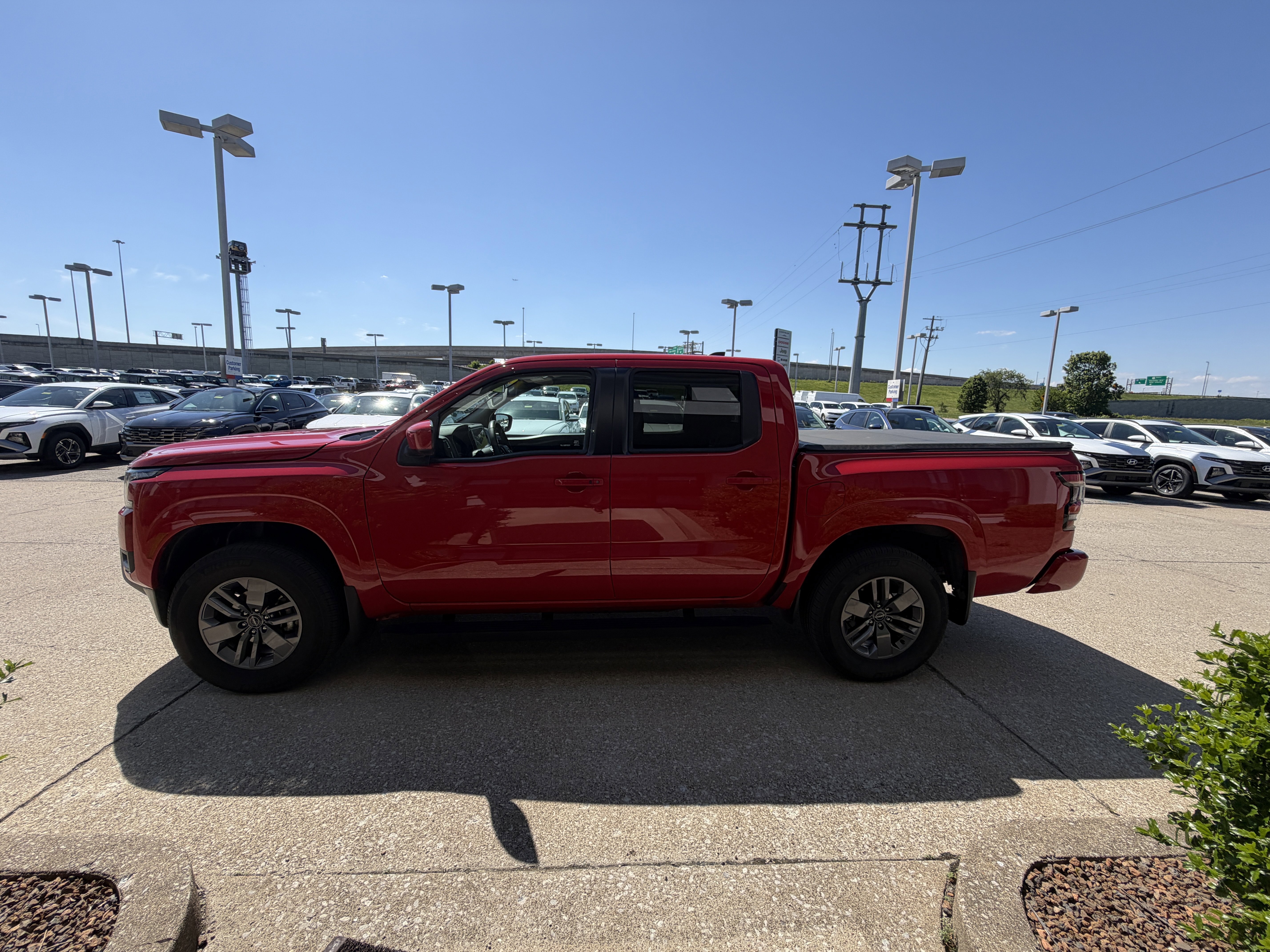 Used 2025 Nissan Frontier SV w/ SV Convenience Package AWD/4WD image 14