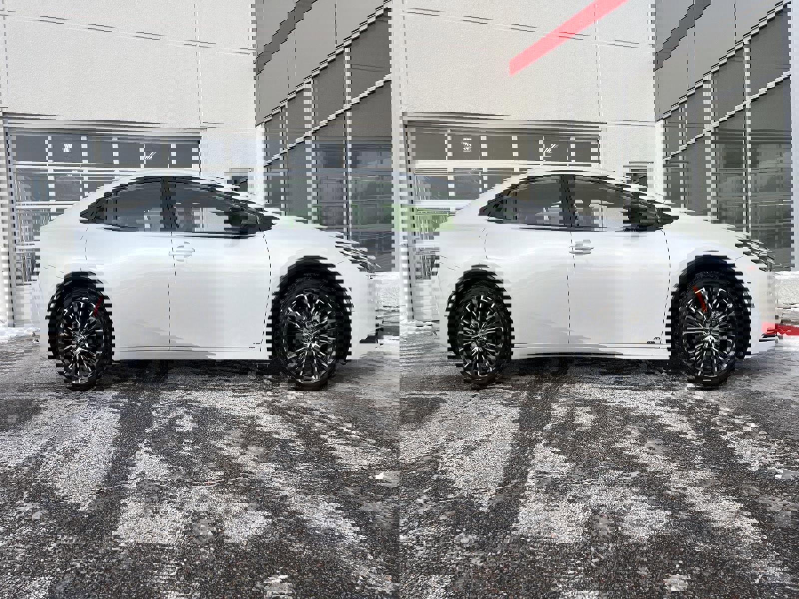 Used 2025 Toyota Prius XLE image 7