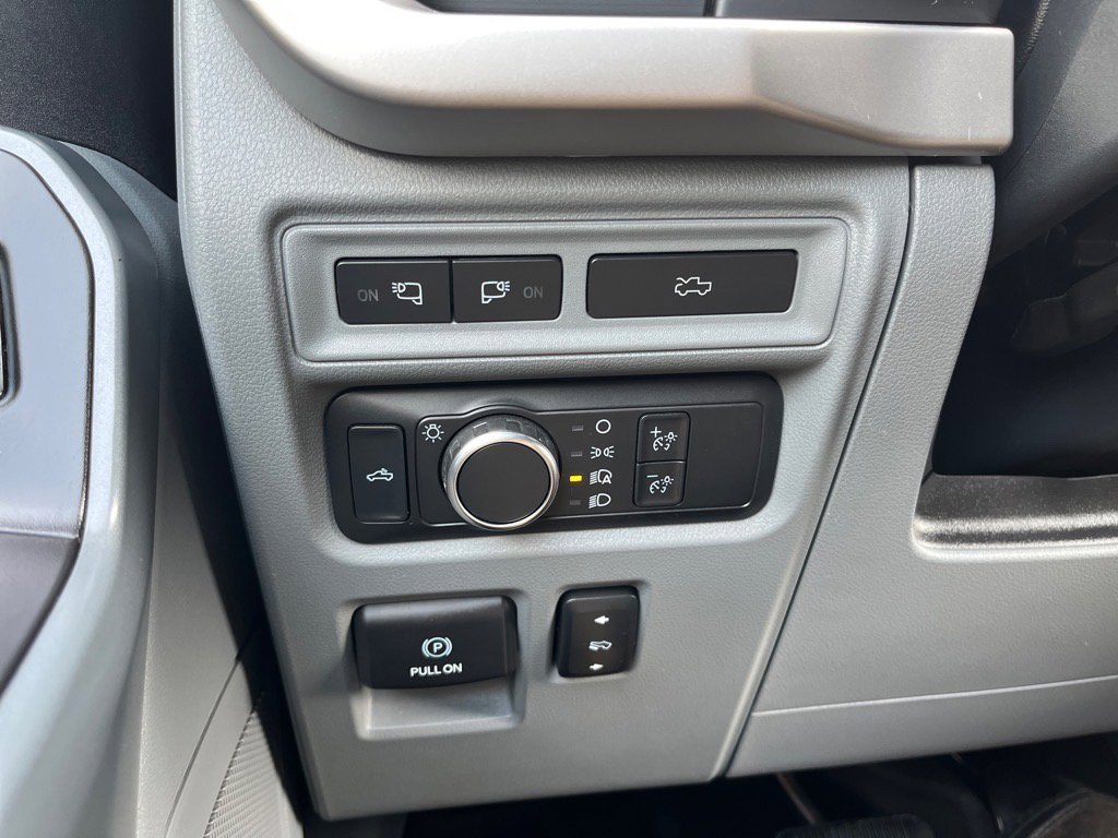 Used 2022 Ford F150 Lightning XLT image 30