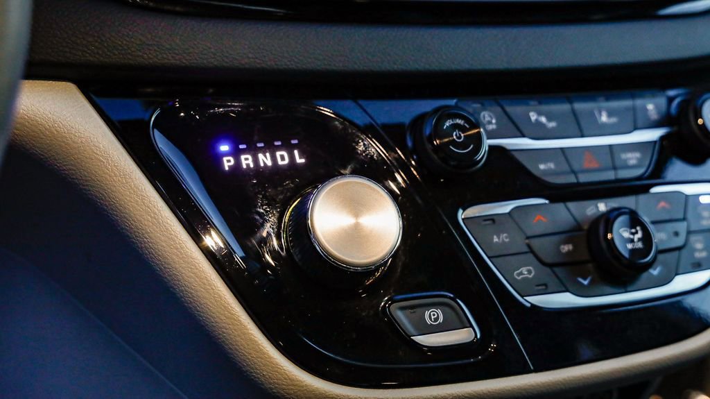 Certified 2024 Chrysler Pacifica Touring-L image 24