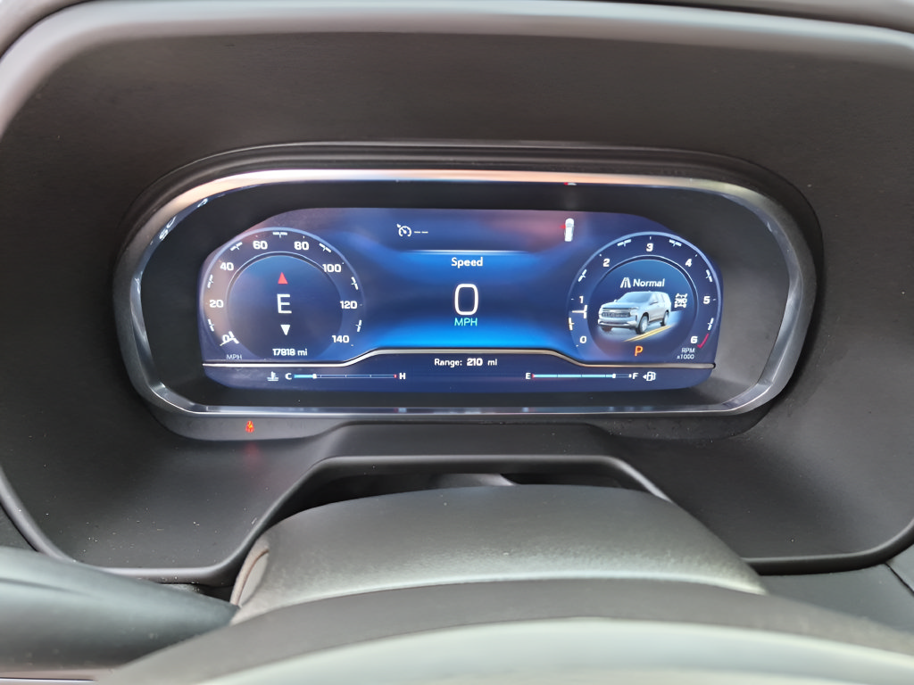 Used 2023 Chevrolet Tahoe Z71 w/ Luxury Package AWD/4WD image 21