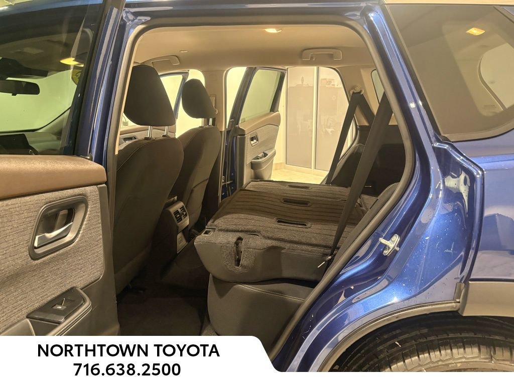 Used 2023 Nissan Rogue SV image 19