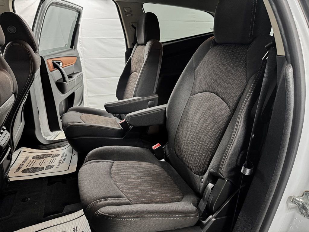 Used 2017 Chevrolet Traverse LT w/ Style and Technology Package FWD image 10