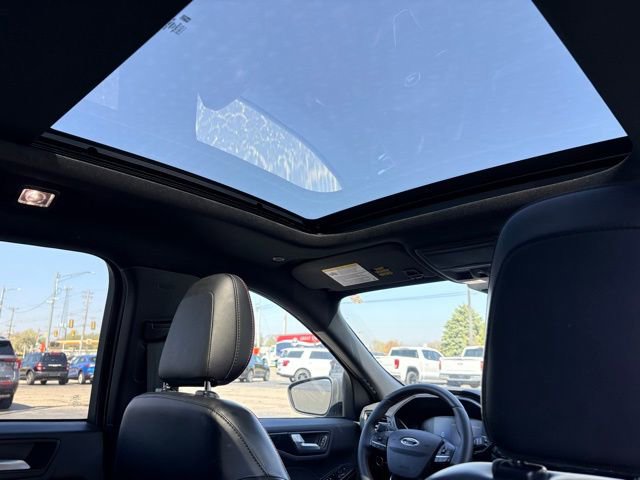 Used 2024 Ford Escape ST-Line w/ Tech Pack #1 AWD/4WD image 10