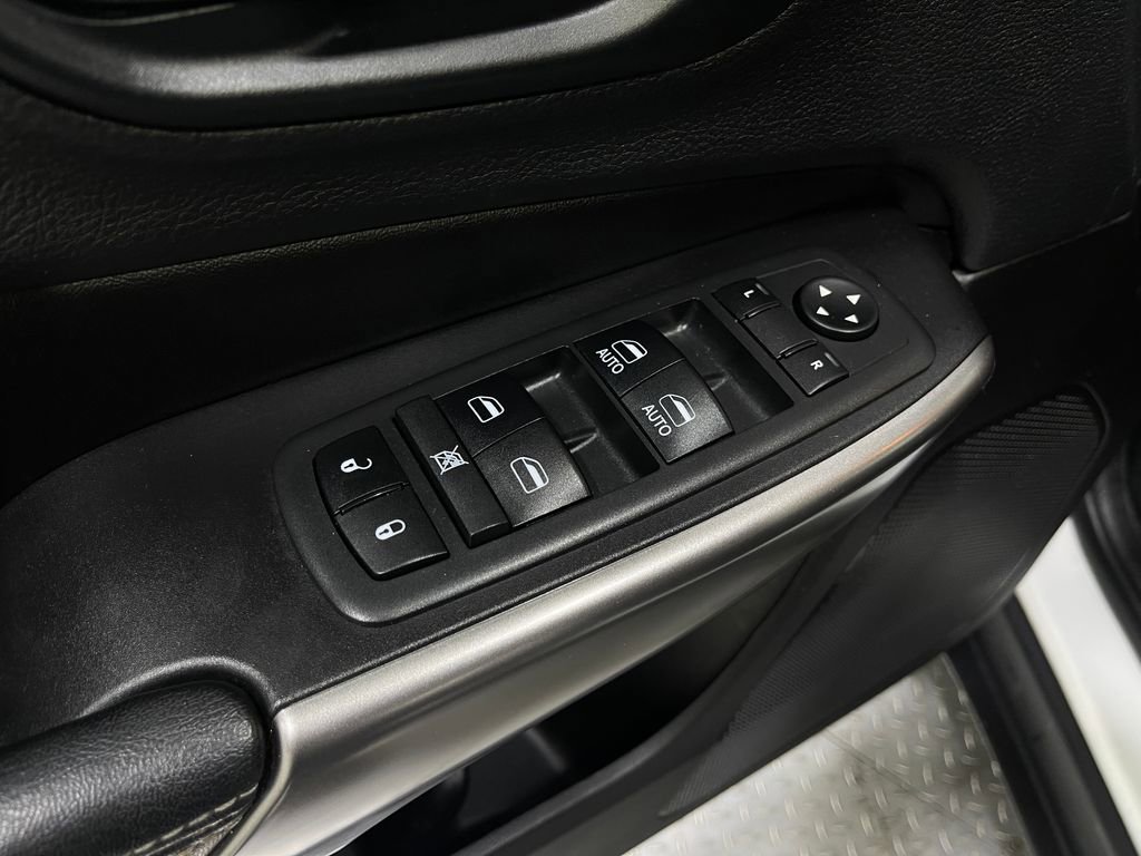 Used 2019 Jeep Cherokee Limited image 15