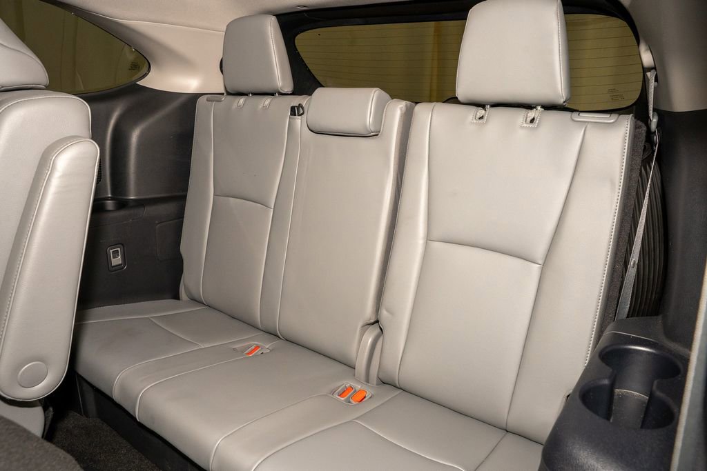 Used 2023 Toyota Highlander Platinum image 11
