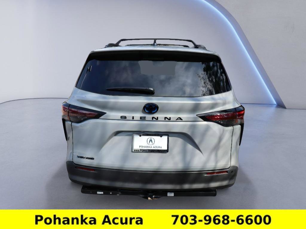 Used 2025 Toyota Sienna XLE Woodland Edition image 6