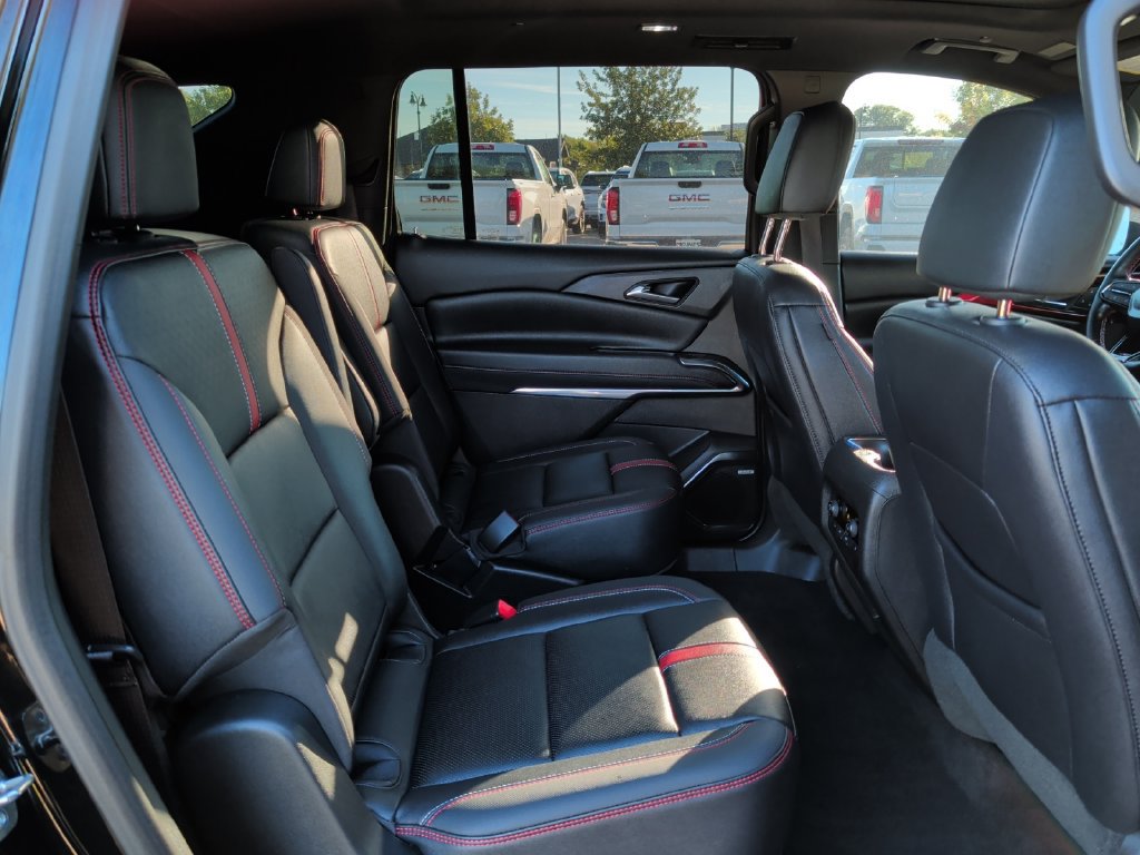 Used 2026 Chevrolet Traverse RS w/ LPO, Floor Liner Package FWD image 35