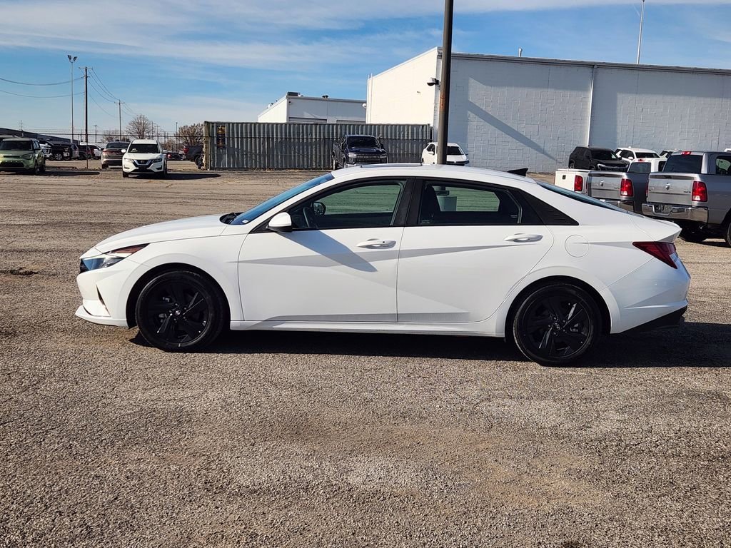 Used 2023 Hyundai Elantra Blue w/ Cargo Package image 4