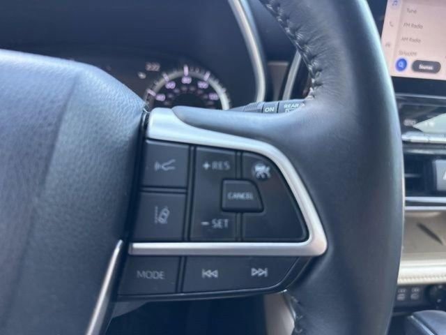 Used 2023 Toyota Highlander XLE AWD/4WD image 28