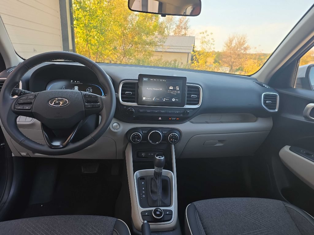 Used 2026 Hyundai Venue SEL FWD image 14