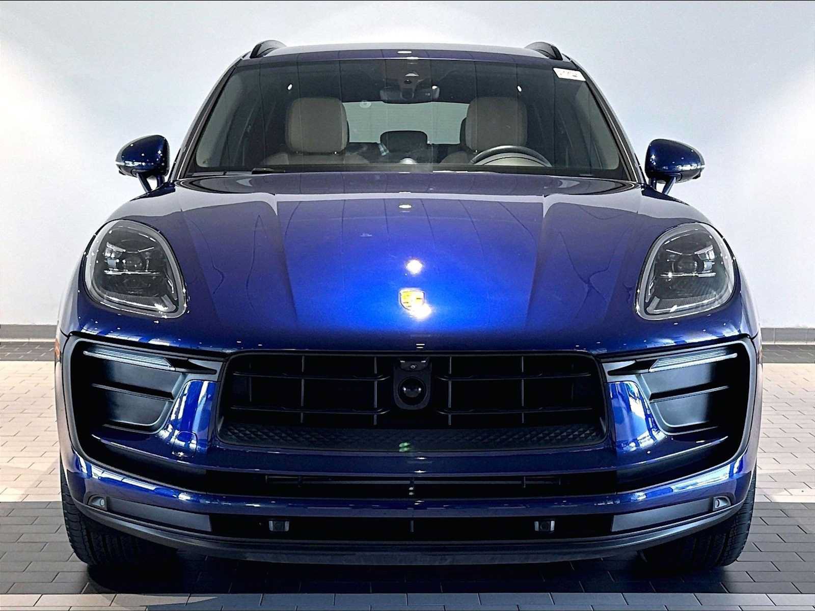 Used 2025 Porsche Macan w/ Smoking Package AWD/4WD image 13