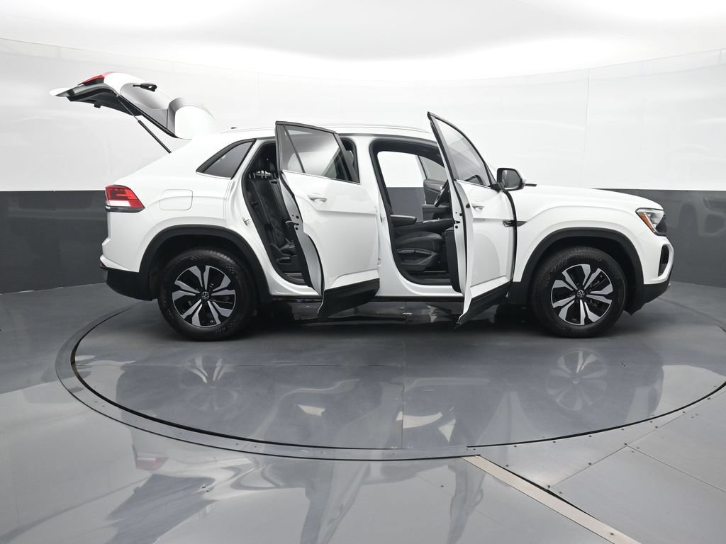 Used 2024 Volkswagen Atlas Cross Sport SE FWD image 33