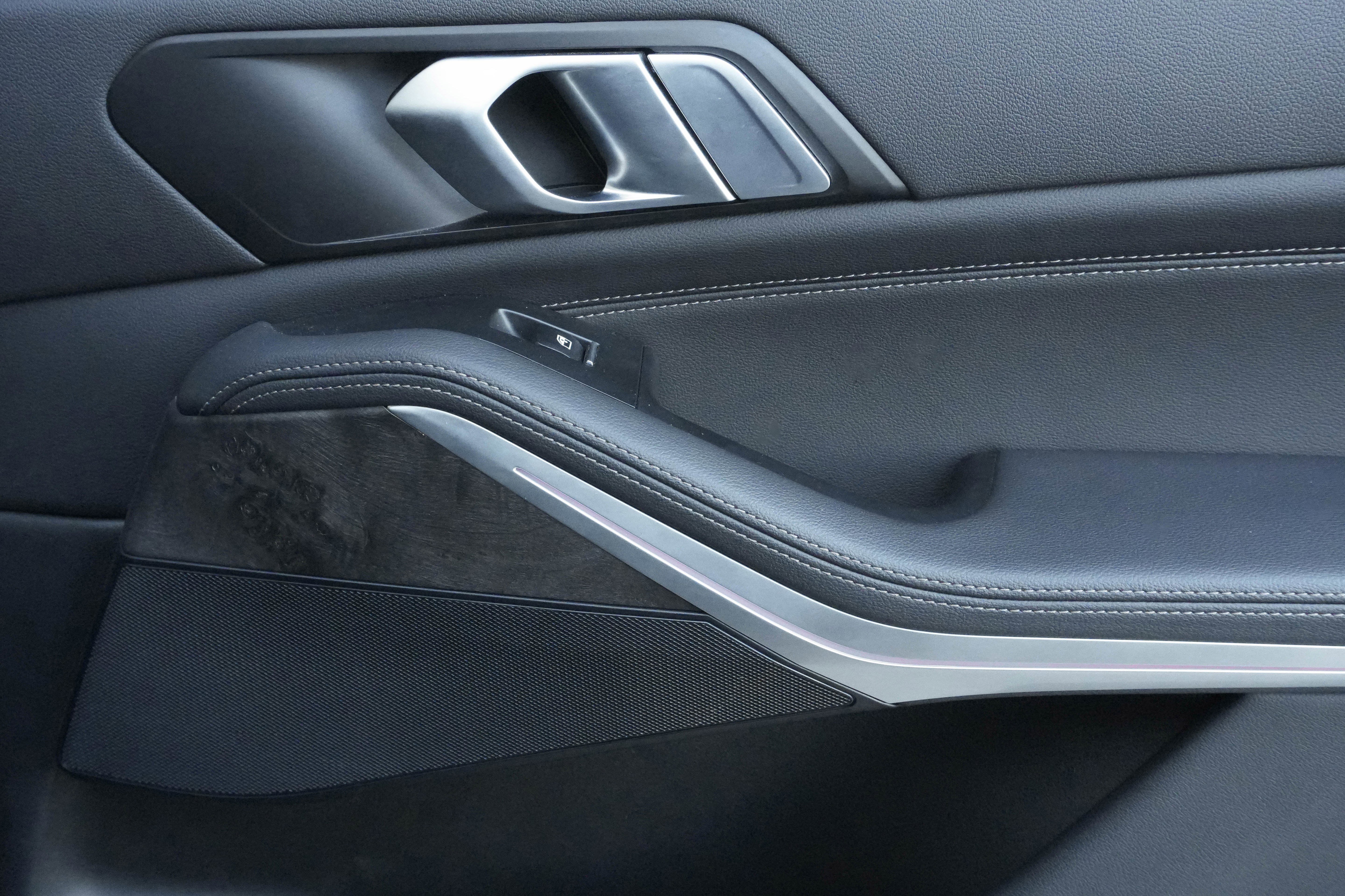 Used 2022 BMW X5 xDrive40i w/ M Sport Package image 31