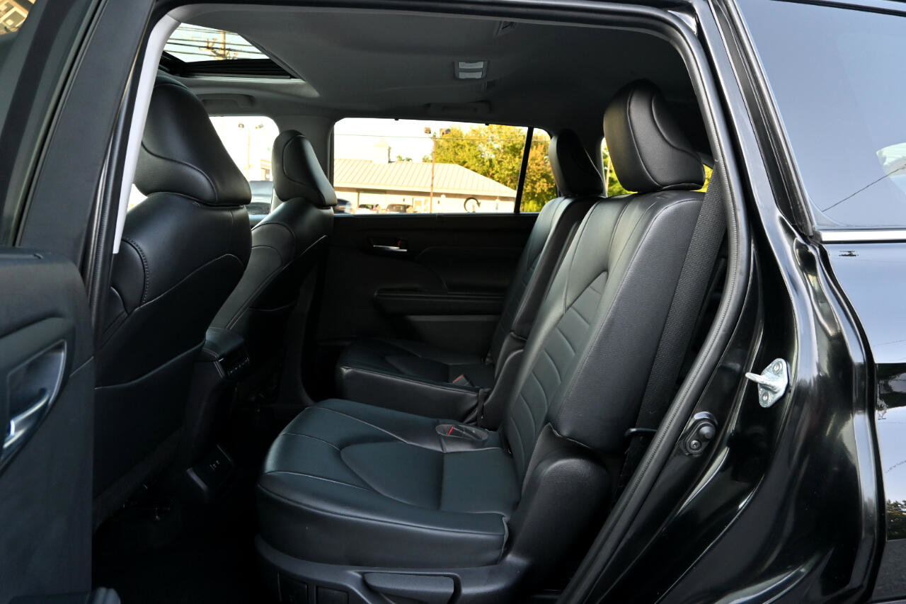 Used 2021 Toyota Highlander XLE image 18