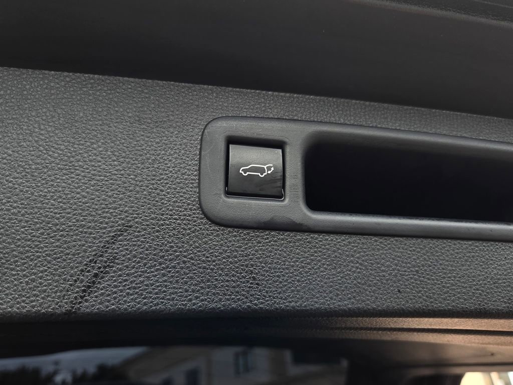 Used 2022 Toyota Highlander XLE FWD image 34