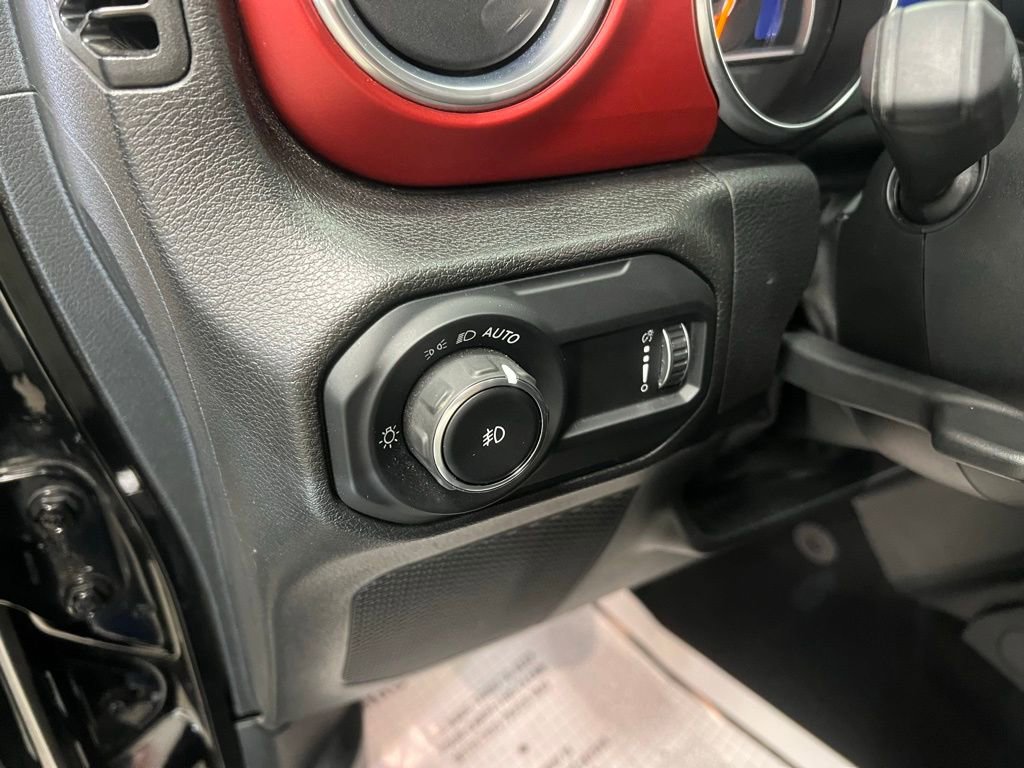 Used 2023 Jeep Wrangler Unlimited Rubicon AWD/4WD image 16