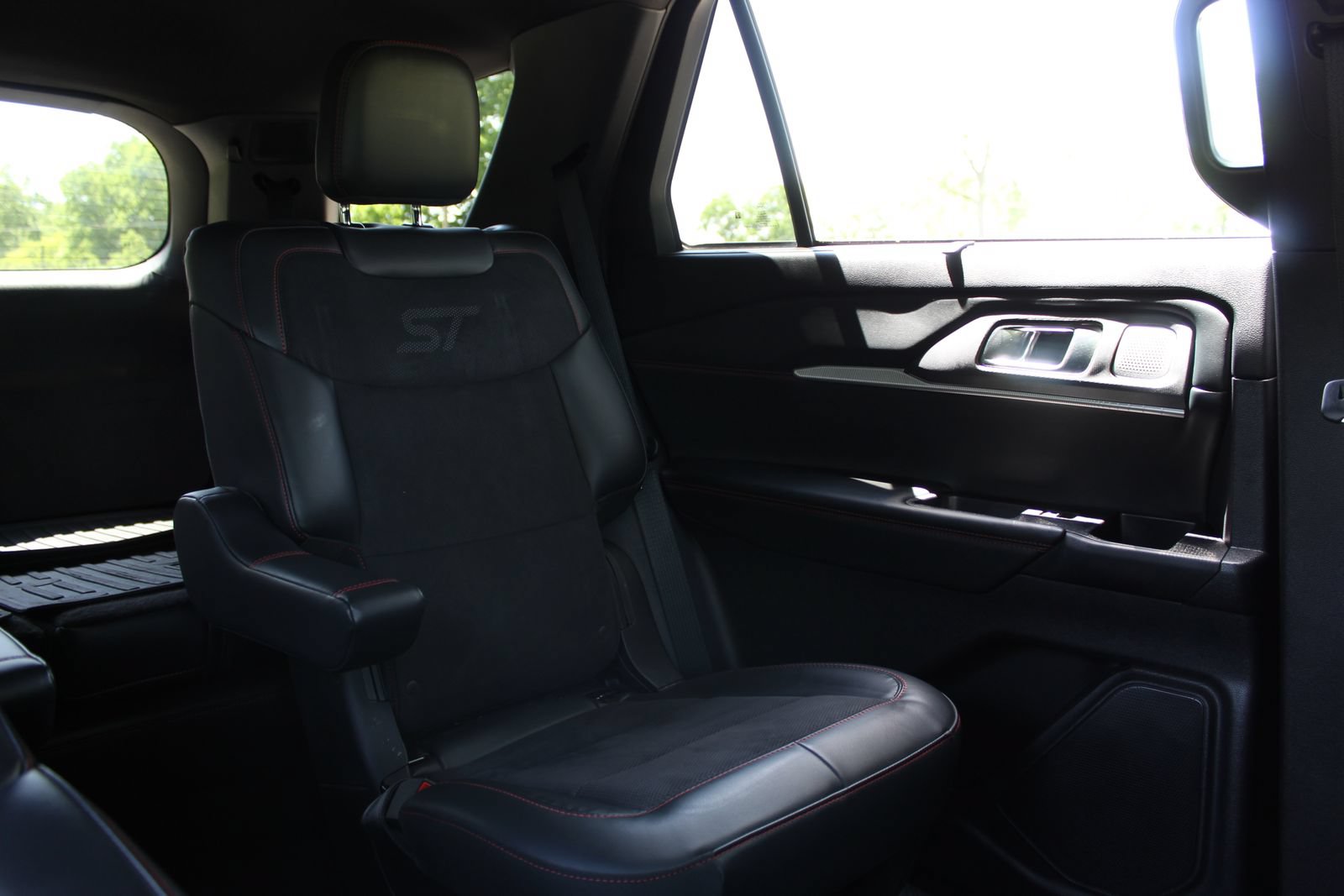 Used 2025 Ford Explorer ST AWD/4WD image 15