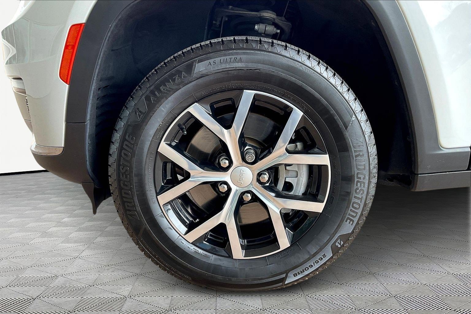 Used 2023 Jeep Grand Cherokee L Limited image 33