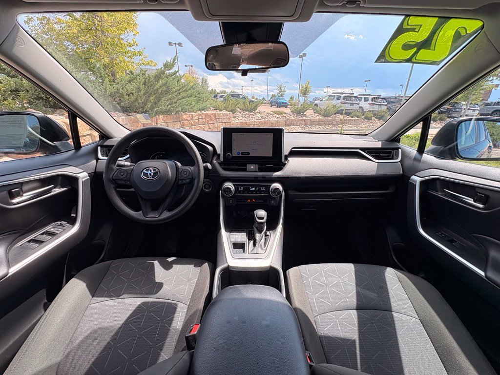 Used 2025 Toyota RAV4 XLE AWD/4WD image 31