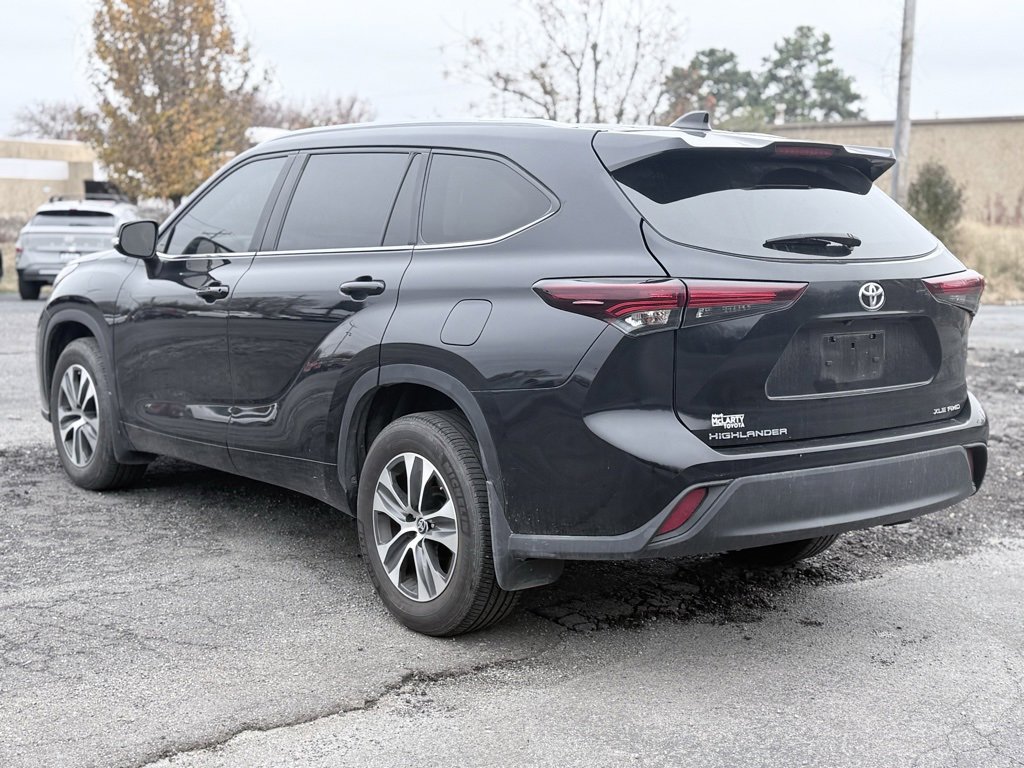Used 2024 Toyota Highlander XLE image 5