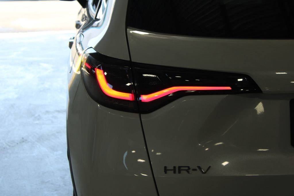 Used 2023 Honda HR-V LX image 36